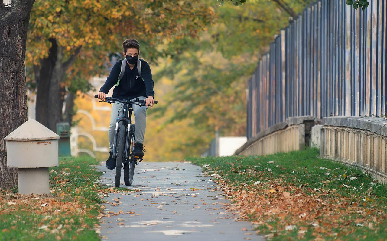 Rower a korzyści ekonomiczne dla lokalnej społeczności – jak zachęcać do krótkich podróży rowerowych?